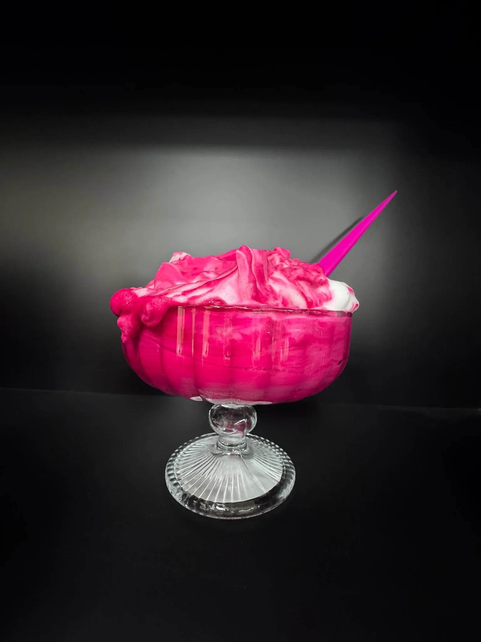 Il trattamento Ice Cream: una coppa di vetro colma di crema fucsia, montata come un gelato